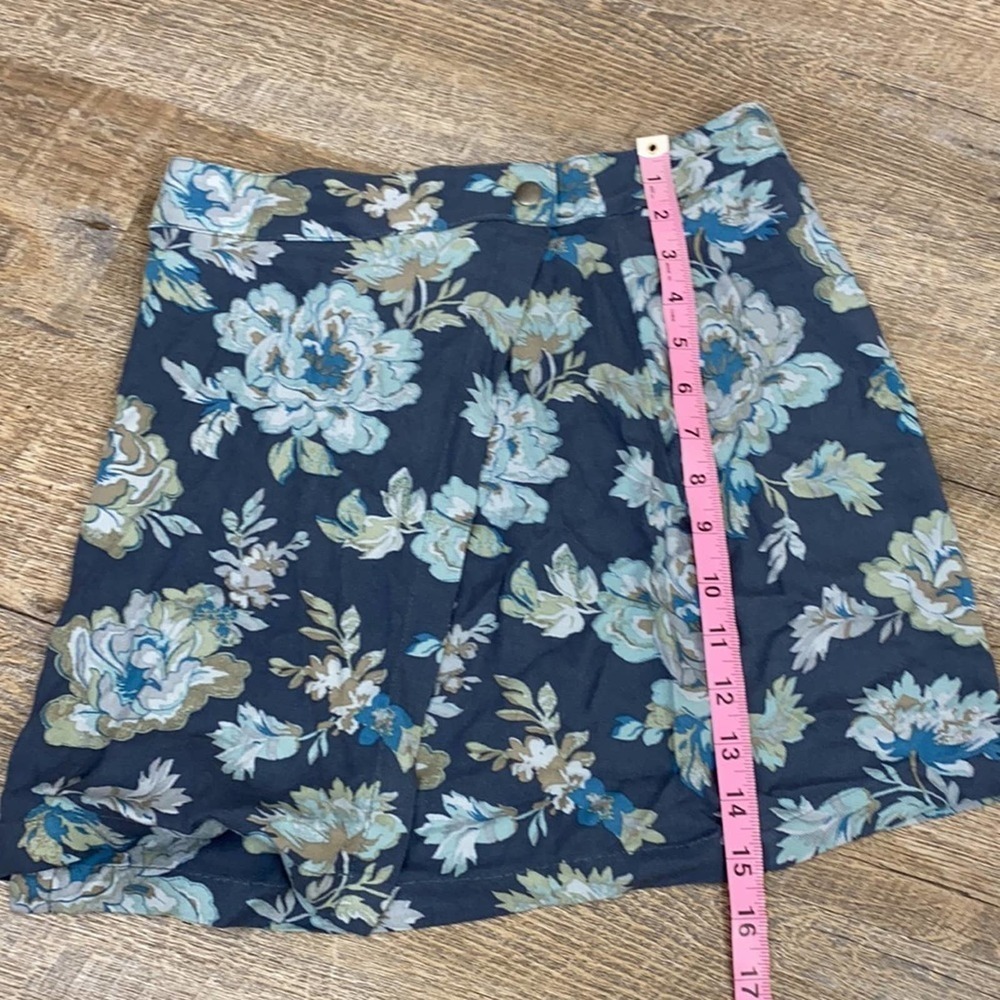 American Eagle Blue Floral Skirt 2 - Picture 10 of 11